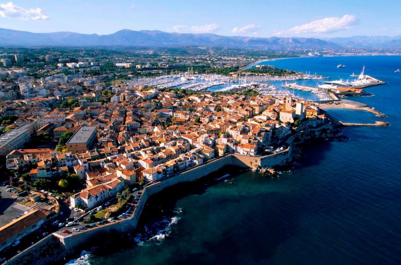 Crew Lighthouse * Antibes